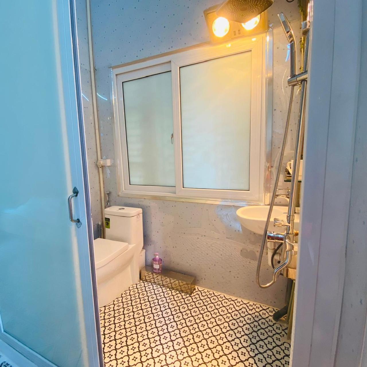 Cozy Homestay With Large Bed, Private Bathroom, Large Balcony Ανόι Εξωτερικό φωτογραφία